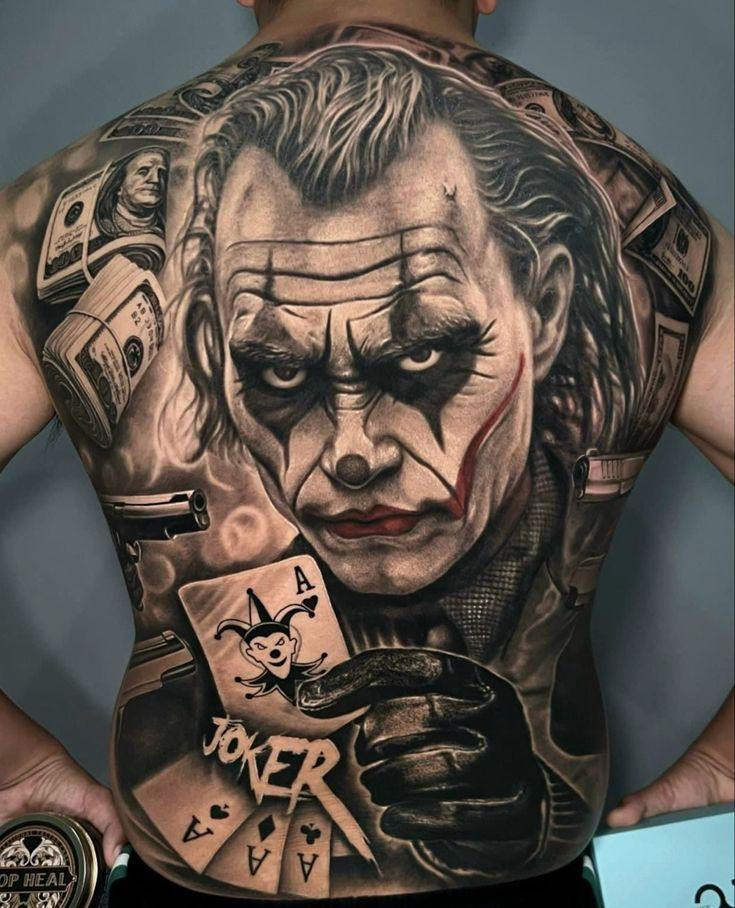 tatuagem minimalista costas masculina