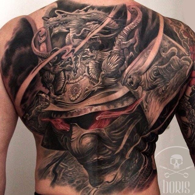 tatuagem tradicional costas masculina