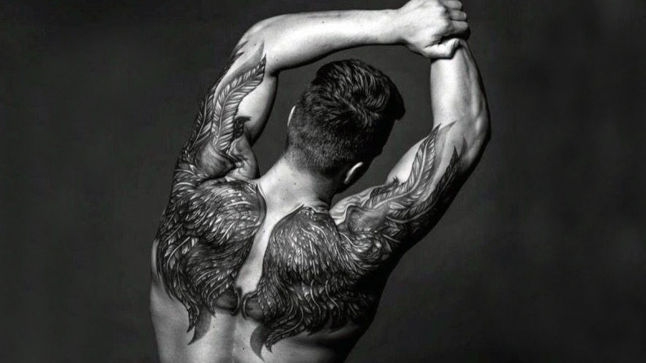 tatuagem ombro a ombro masculina