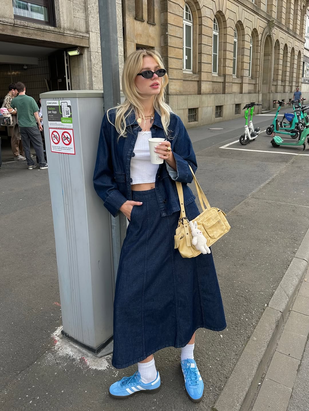 Looks com tênis Adidas azul