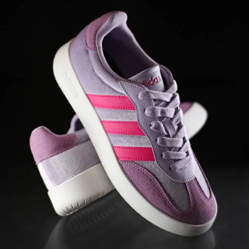 Como combinar o Adidas Barreda com diferentes looks do dia a dia