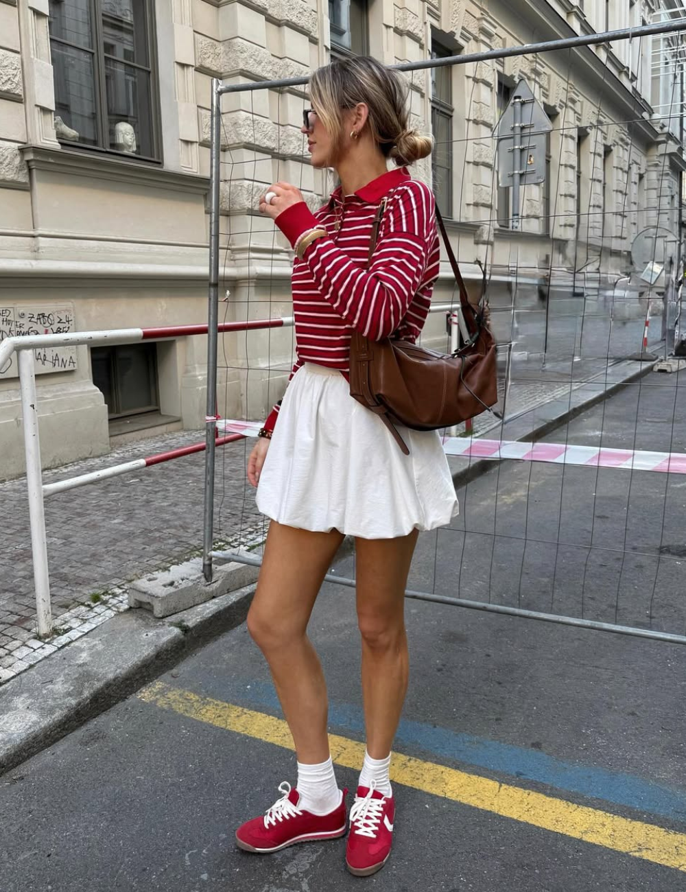 Tênis Adidas vermelho feminino looks