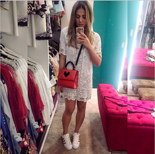 Tênis Adidas vermelho feminino looks