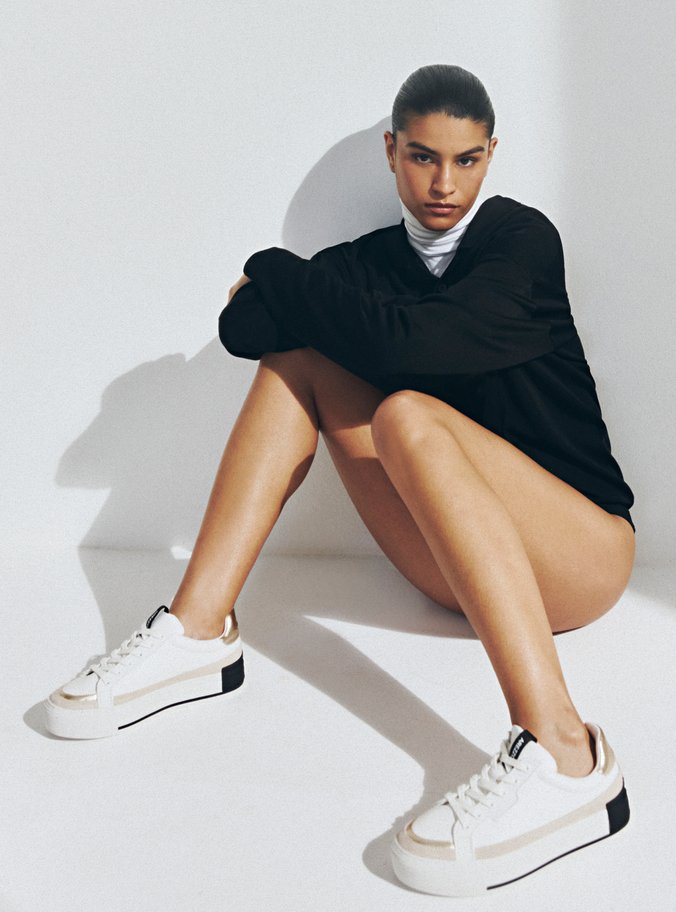 looks com tênis branco Arezzo