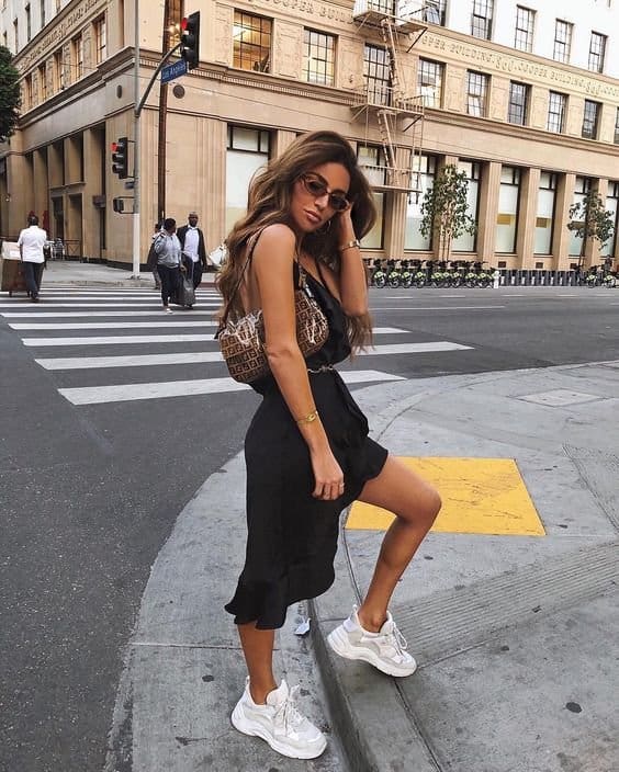 tênis chunky com jeans