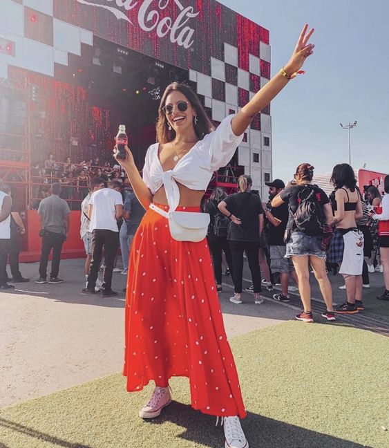 Tênis Coca-Cola com vestidos