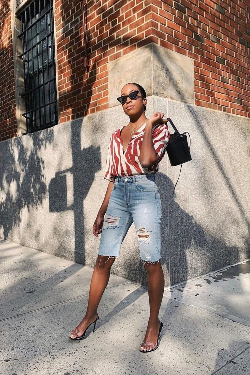 tênis jeans com calça pantalona