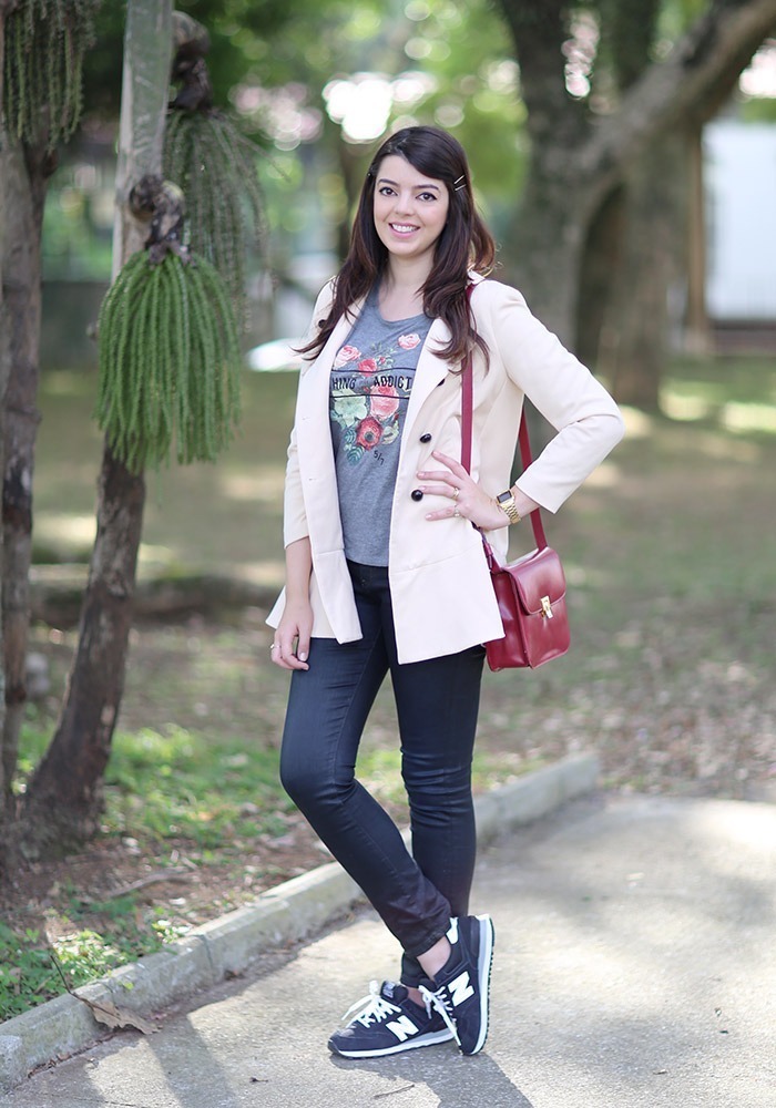 tipos de tênis que combinam com jeans