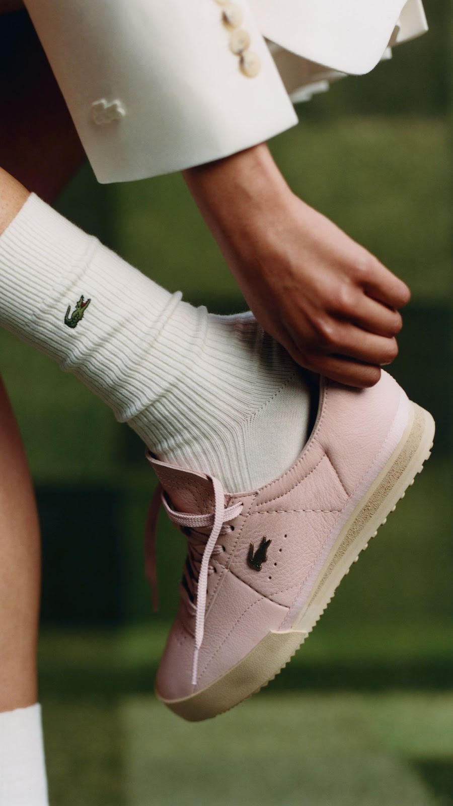 Tênis Lacoste feminino elegante
