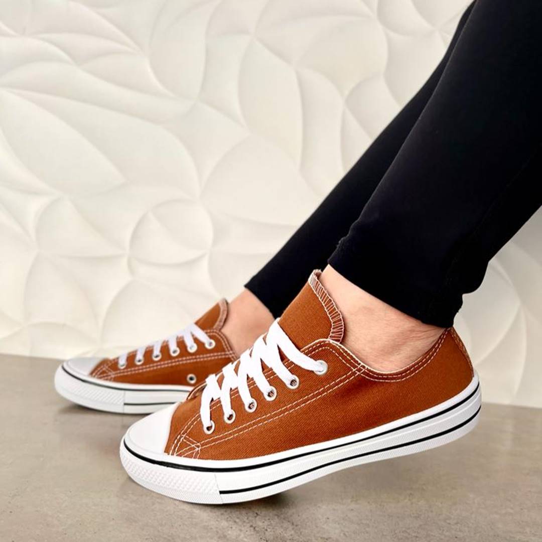 Acessórios que Combinam com Tênis Marrom: Dicas de Estilo