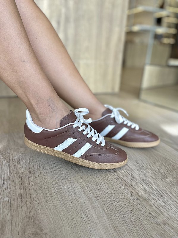 Tênis Marrom Feminino: Tendências e Combinações Essenciais para 2026