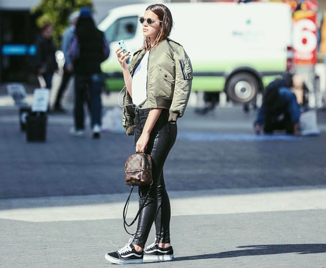 looks com tênis preto