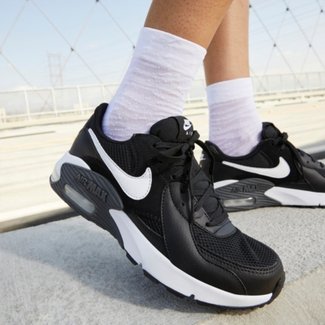 Estilo com Nike Air Max Excee