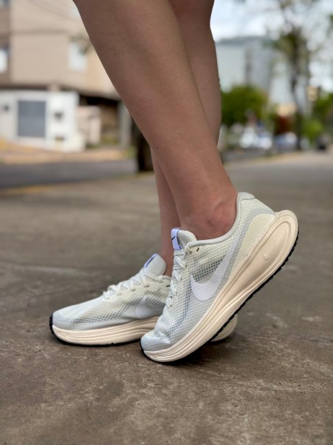 Tênis Nike feminino esportivo