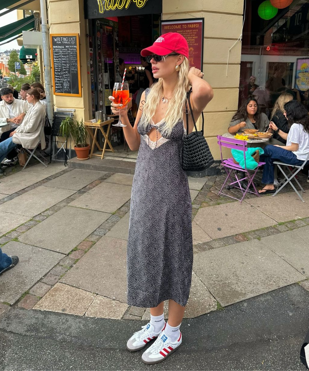 vestido com tênis outono 2026