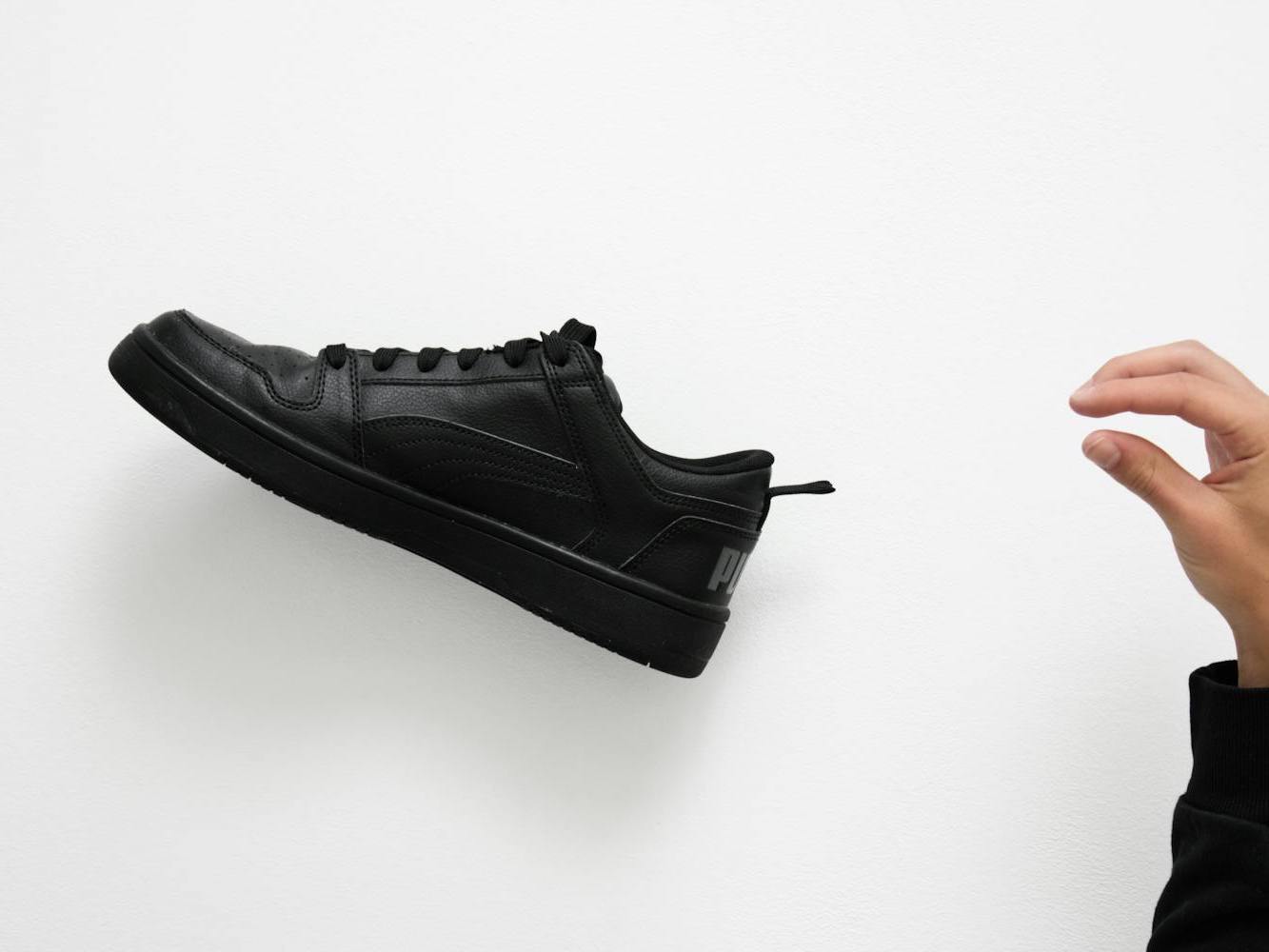 tênis puma preto com detalhe branco