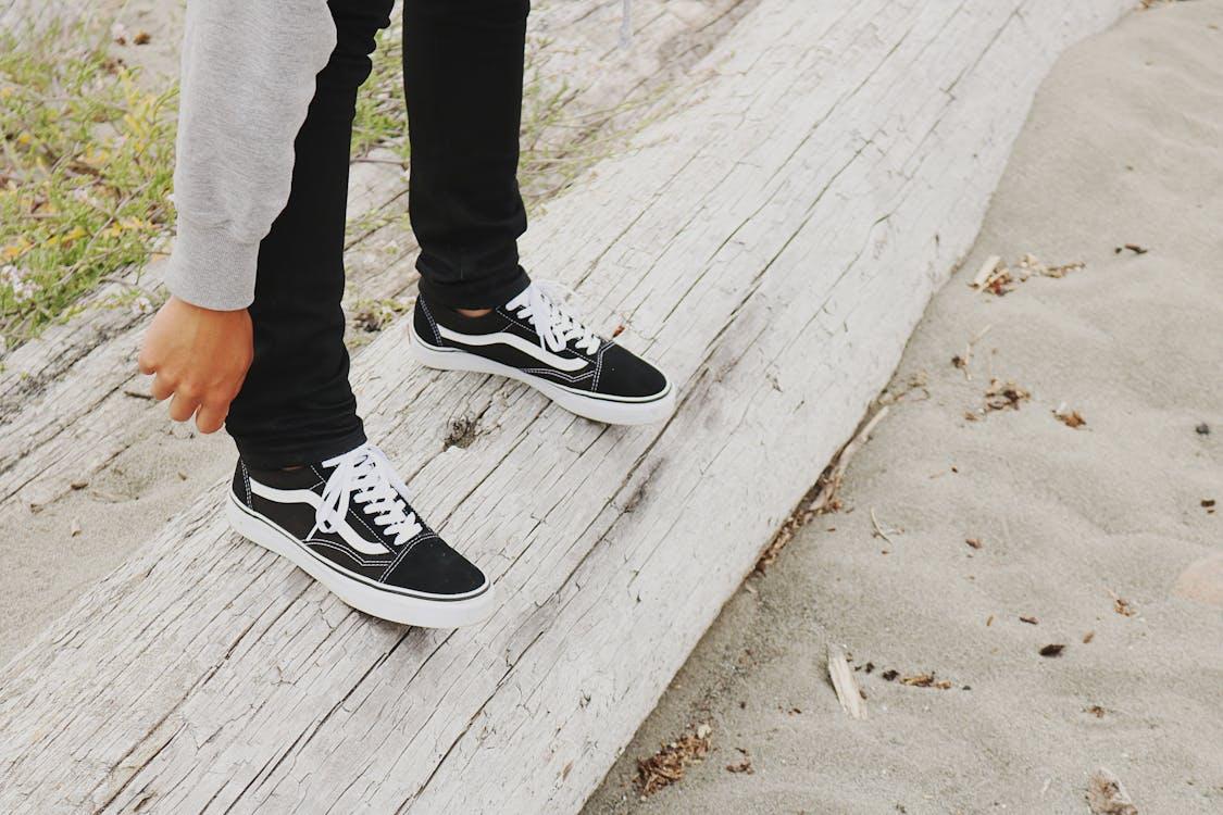 vans preto com meia branca