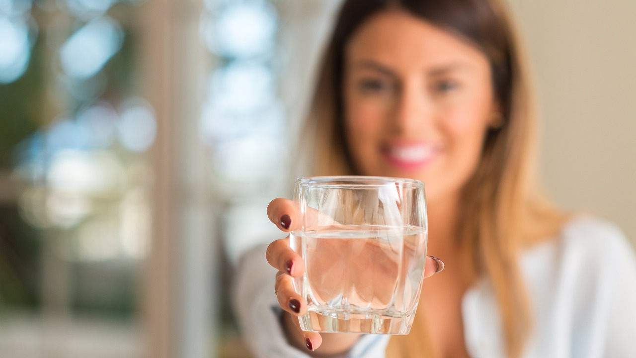 Como identificar a porosidade do cabelo sem o teste do copo