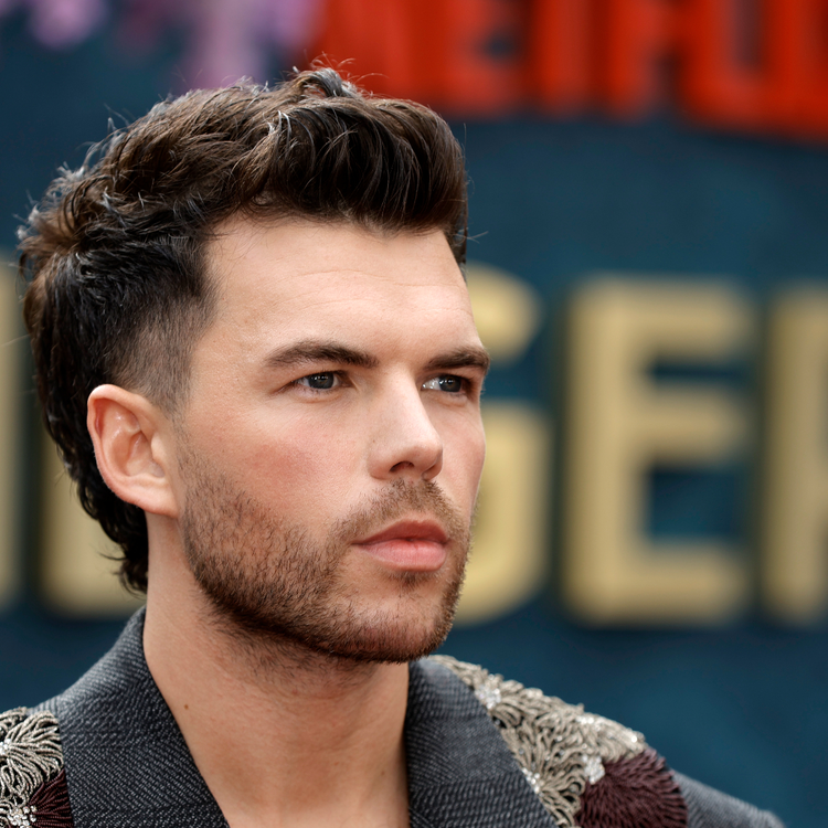 5 ideias de títulos:
1. Guia Completo: Cortes de Cabelo Femininos em Alta para Renovar o Visual
2. Cortes Masculinos Modernos: Do Degradê ao Pompadour