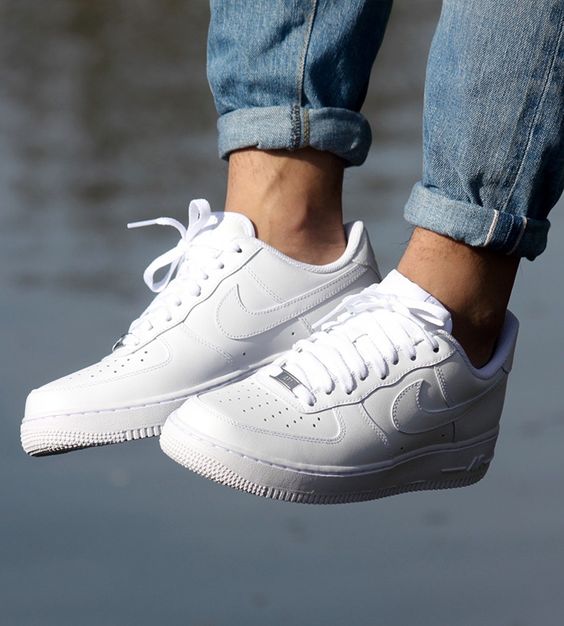 streetweartopnikebranco