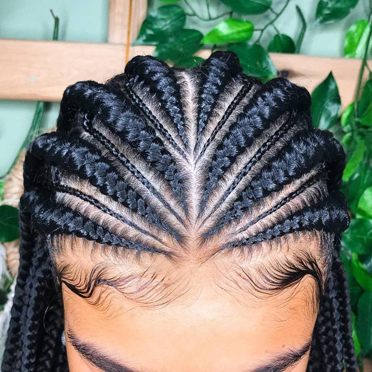 Fulani Braids (mistura de nagô topo com tranças soltas e acessórios)