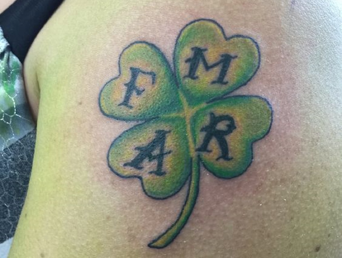 trebol 4 hojas tatuaje bordado