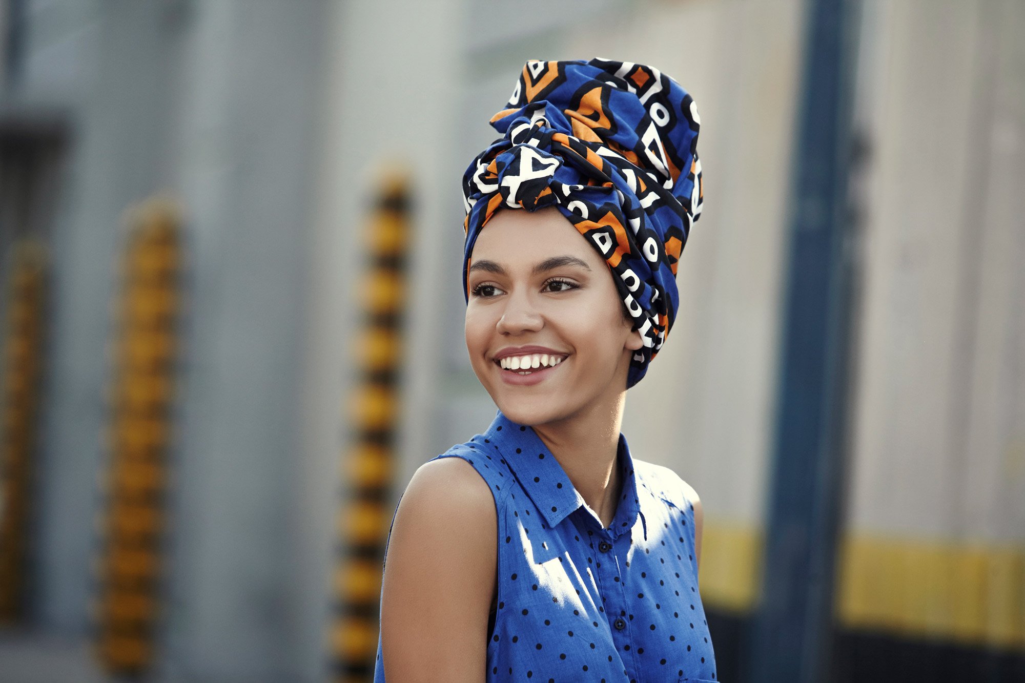 Comparativo: Turbante com Arame vs. Lenço Tradicional para Cabelos Cacheados