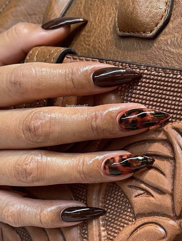 Glazed Donut Nails: O Brilho Sutil que Conquistou 2025