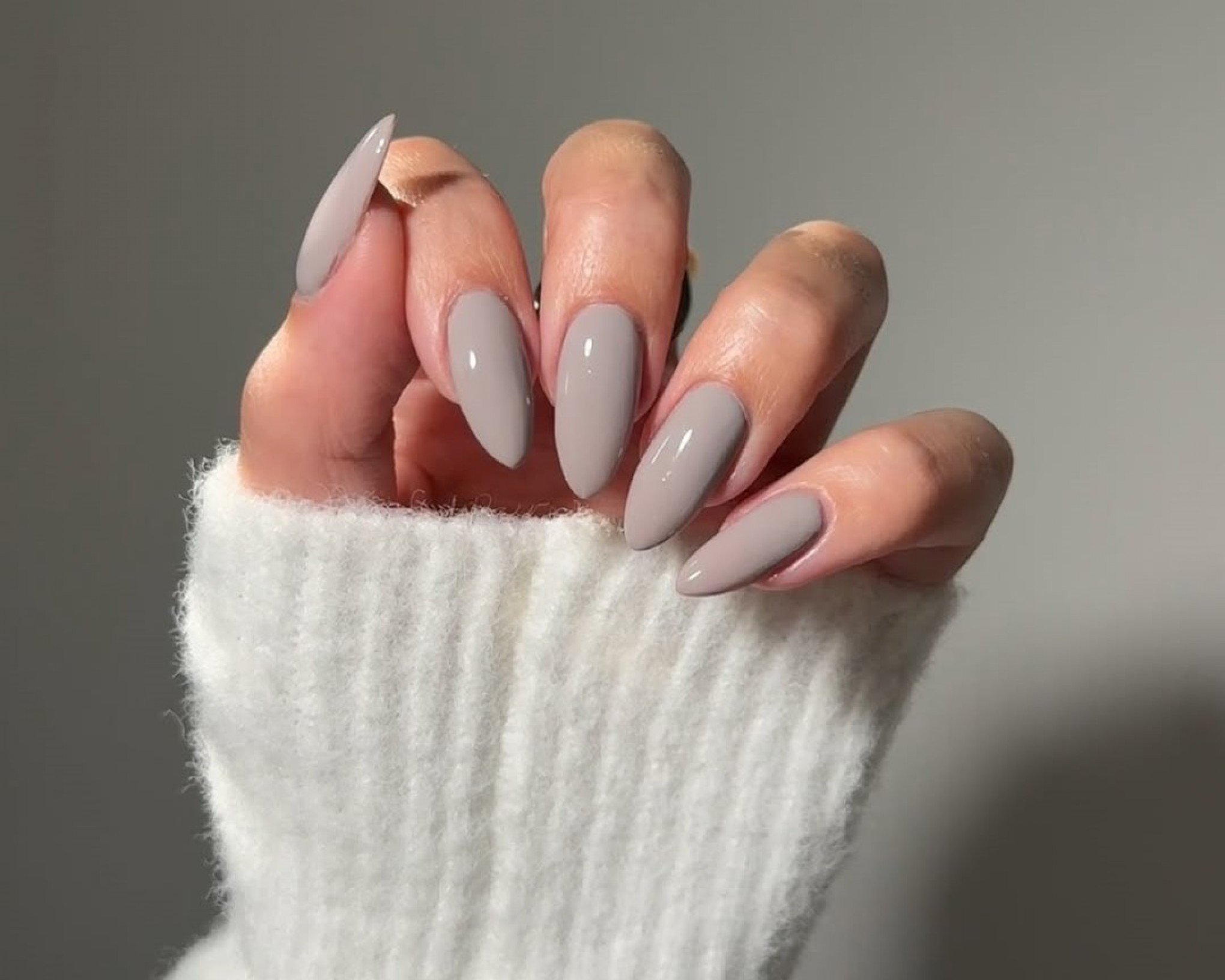 unhas almond minimalistas