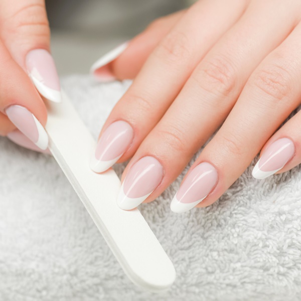 unhas almond para dedos curtos