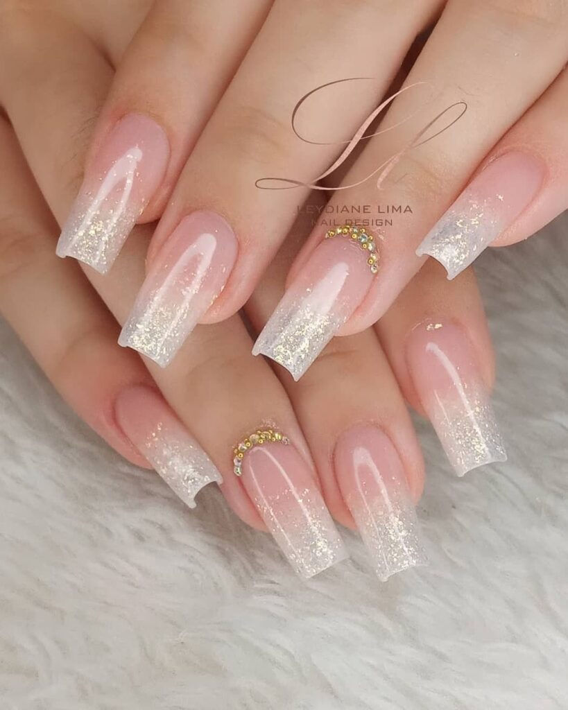 unha branca com glitter vs unha branca com paetê