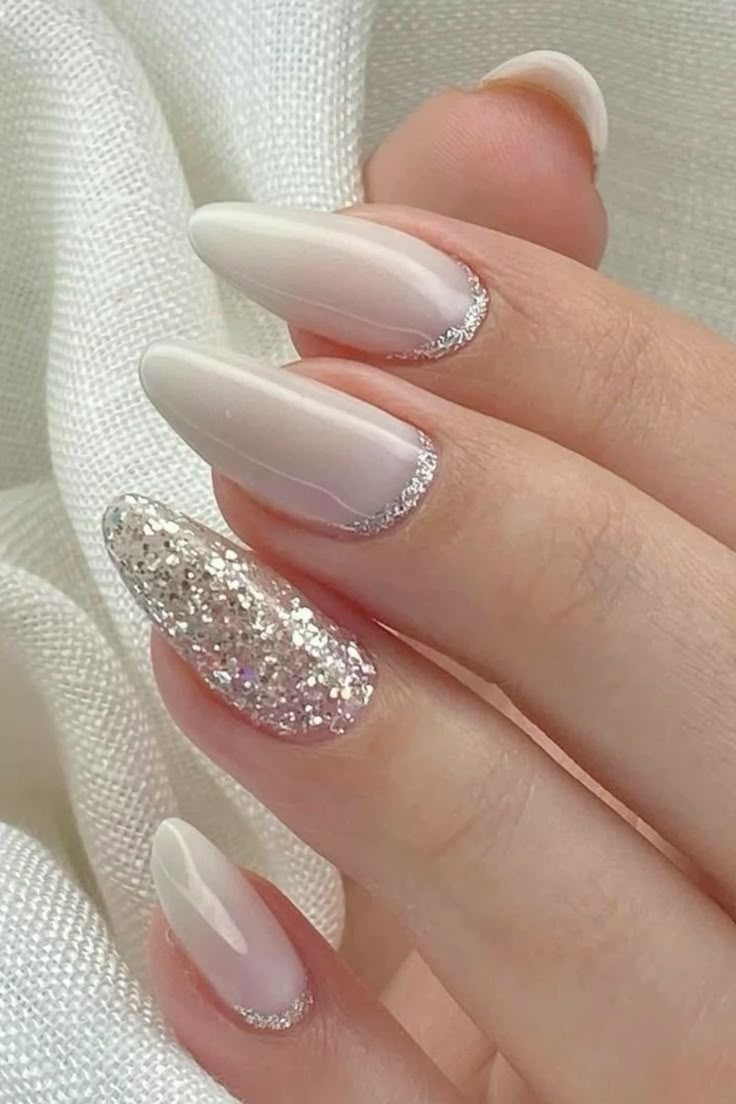 unha branca com glitter vs unha branca com paetê