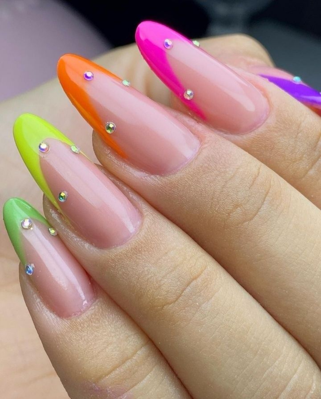 quanto custa fazer unhas de carnaval decoradas