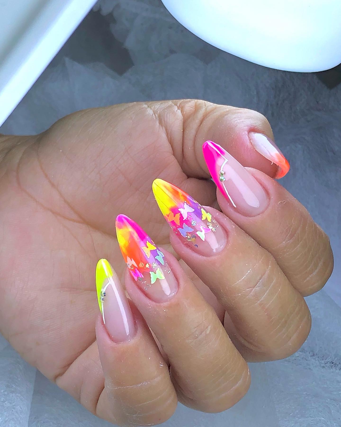 ideias de unhas decoradas para carnaval