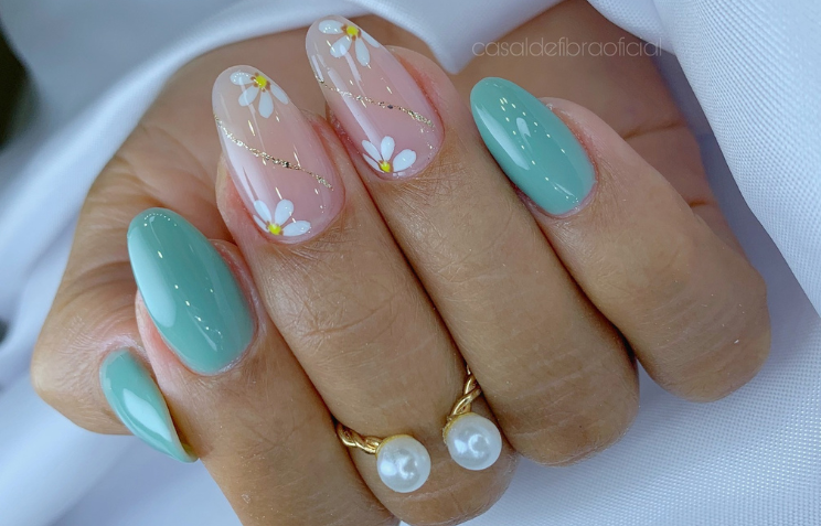 unha de gel decorada delicada