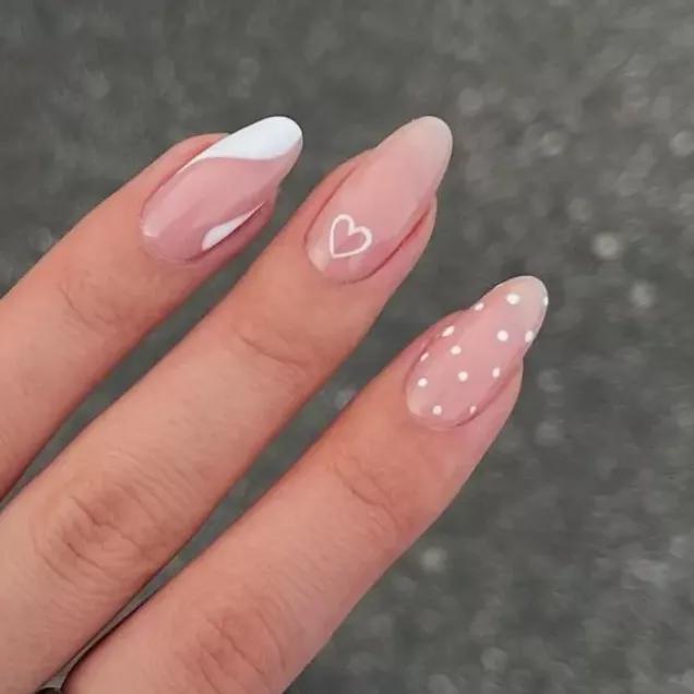 unha de gel pequena com glitter