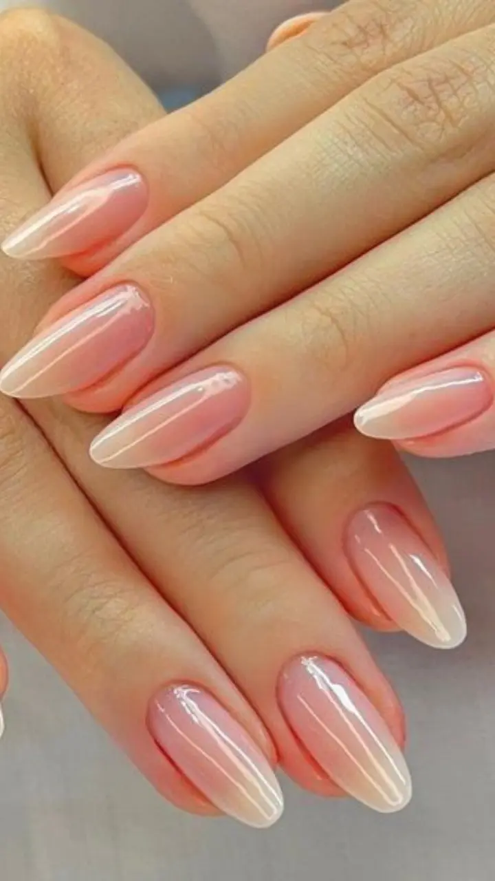 unha de gel pequena rosa claro
