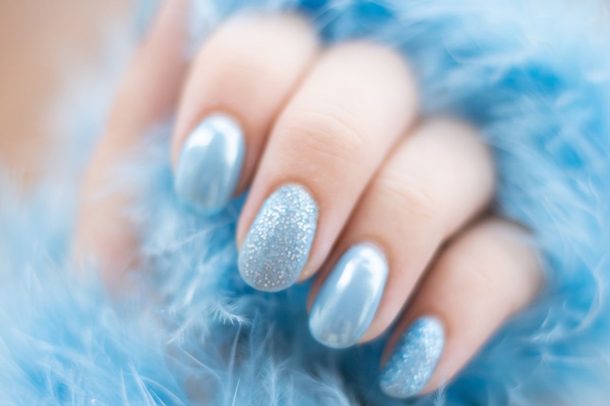 unha decorada azul em gel