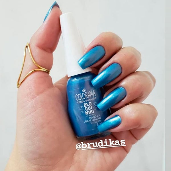 unha decorada azul em acrílico
