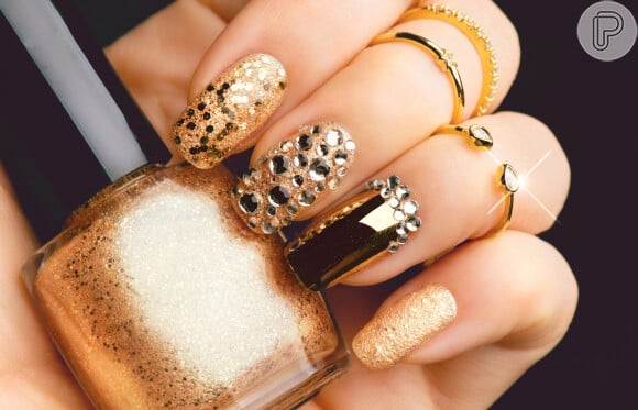 unha decorada com glitter grosso