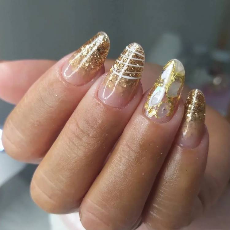unha decorada com glitter minimalista