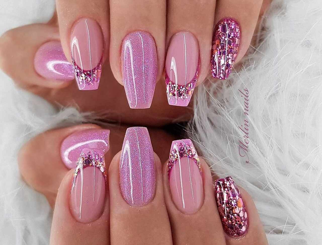 unha decorada com glitter para festa