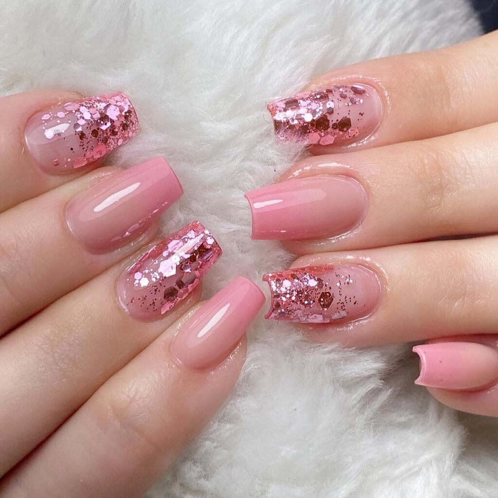 unha decorada com glitter em gel