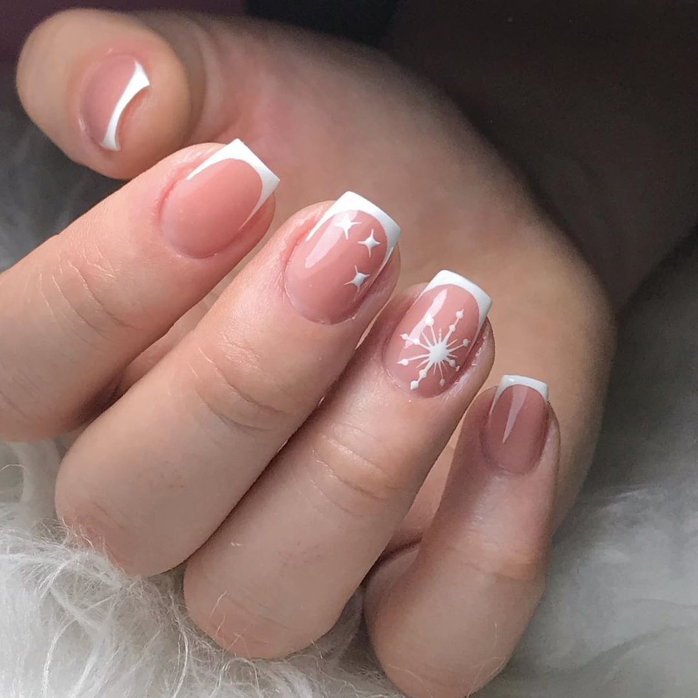 unhas curtas neon