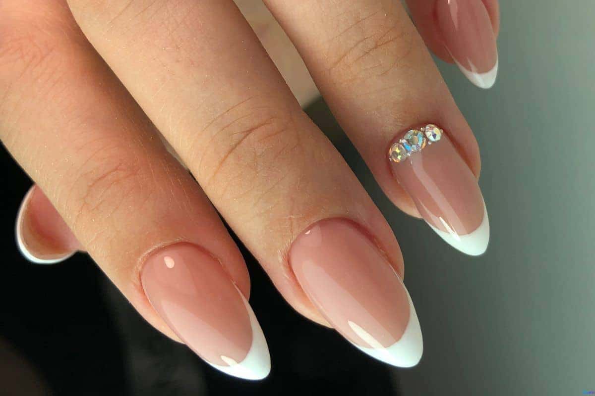 Unhas amendoadas (almond)