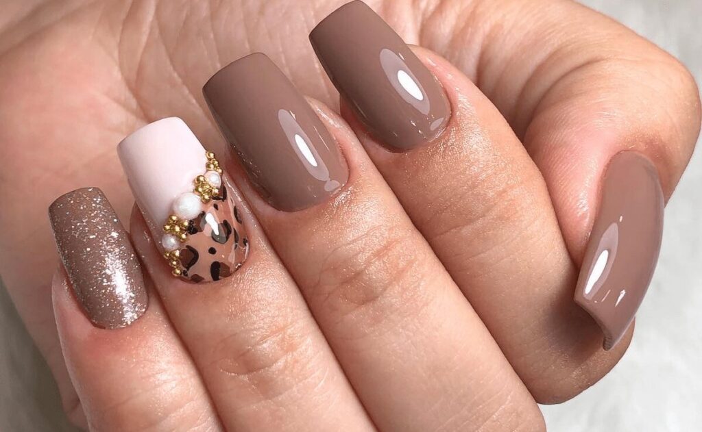 5 ideias de títulos: 1. Unhas Marrom: A Tendência 
