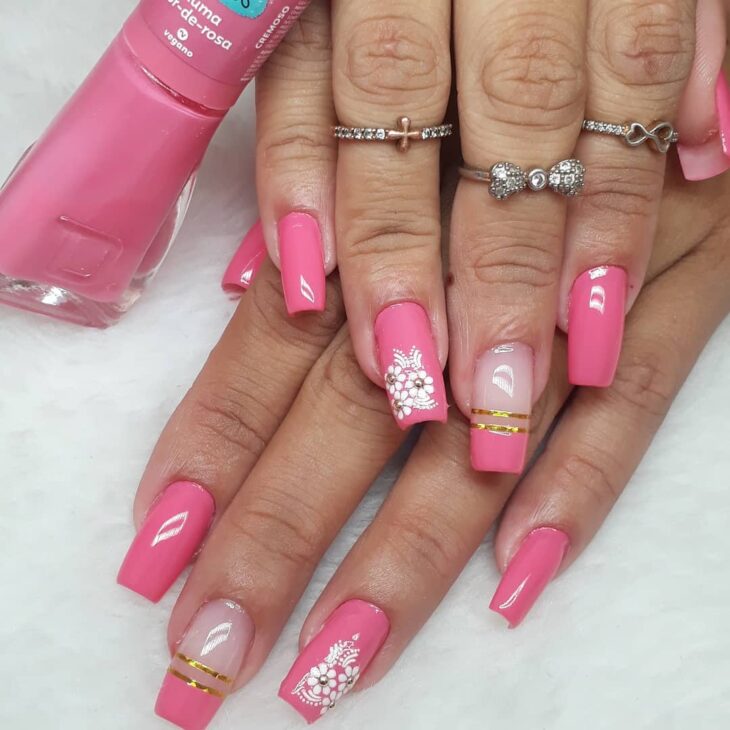 unha rosa com pérola
