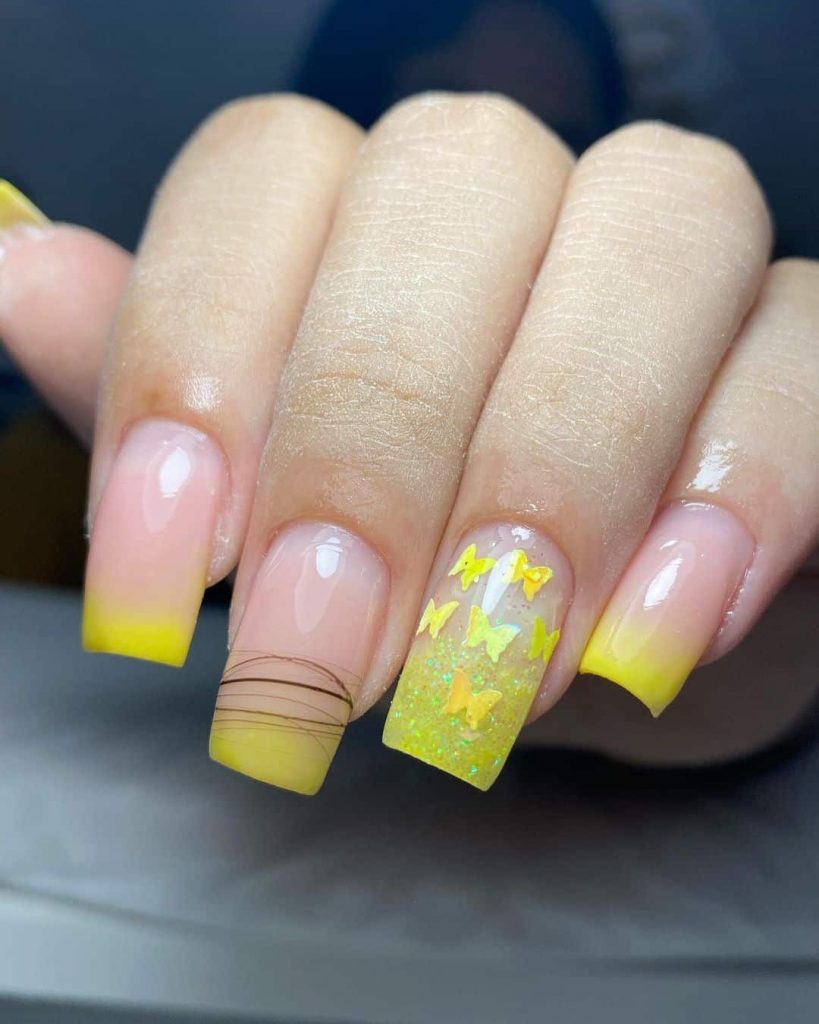 unha em gel amarela com glitter para ano novo