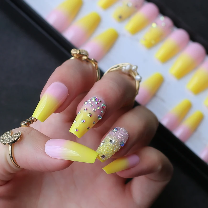 unha em gel amarela neon com glitter
