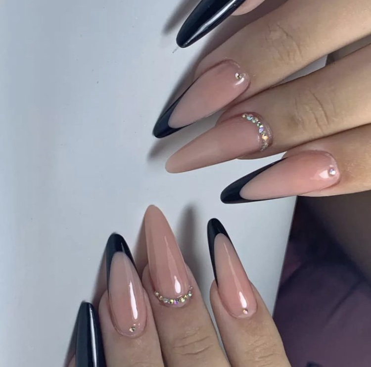 unha em gel preta baby boomer bailarina